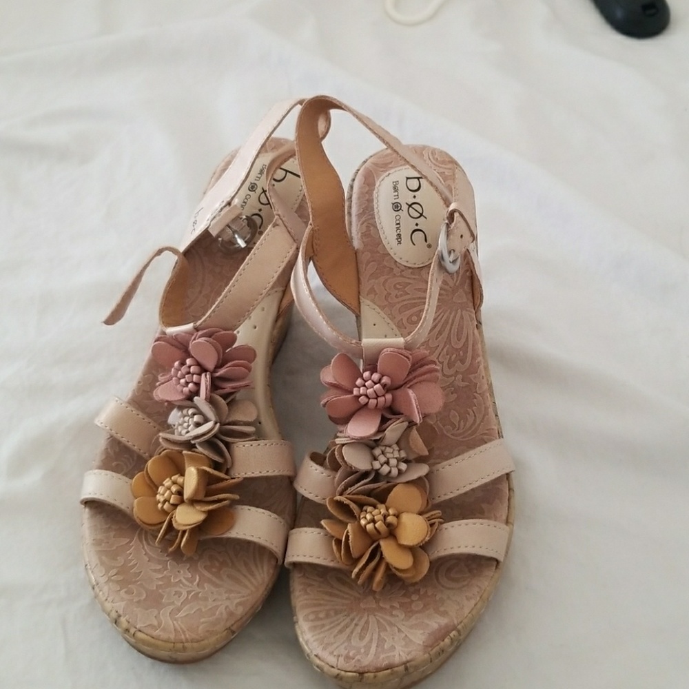 Wedge flower sandals Bocs